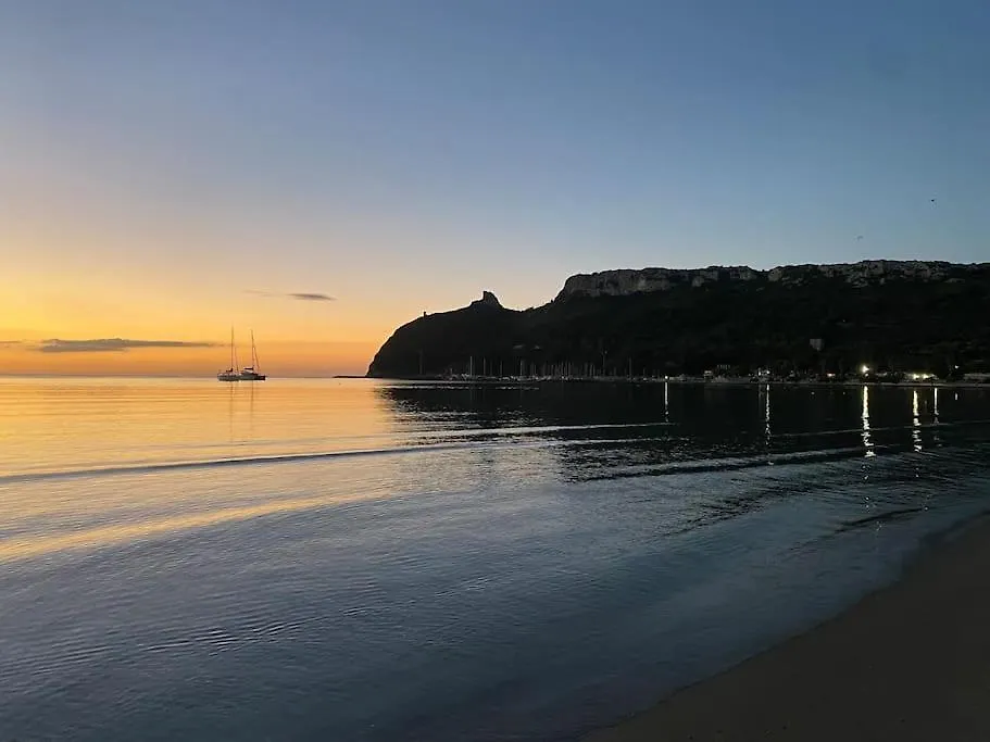 Suite Poetto - 5 Min Form The Beach - Free Park - Wi-Fi - Self Check In - Netflix 콰르투 산텔레나 0*,