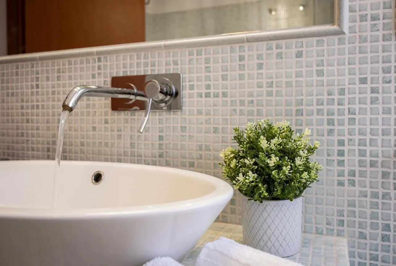 Suite Poetto - 5 Min Form The Beach - Free Park - Wi-Fi - Self Check In - Netflix 콰르투 산텔레나 아파트
